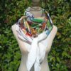 Borvoni - Modèle Aurore - Porté mannequin - Foulard du Bourbonnais en Coton