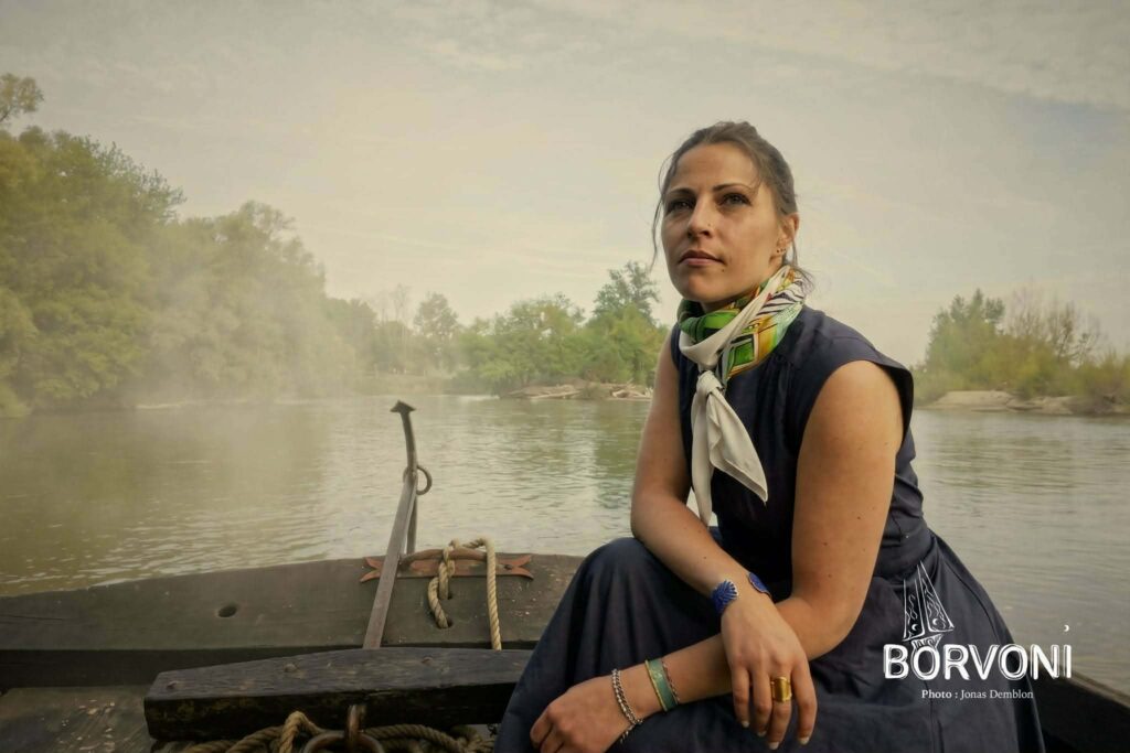 Foulard Borvoni Foulards du Bourbonnais Tournage sur la rivière de l'Allier Modèle Aurore Soie 90 cm