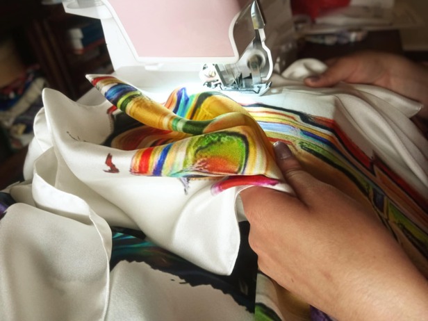 Borvoni - Les Foulards du Bourbonnais en cours de fabrication à l'atelier